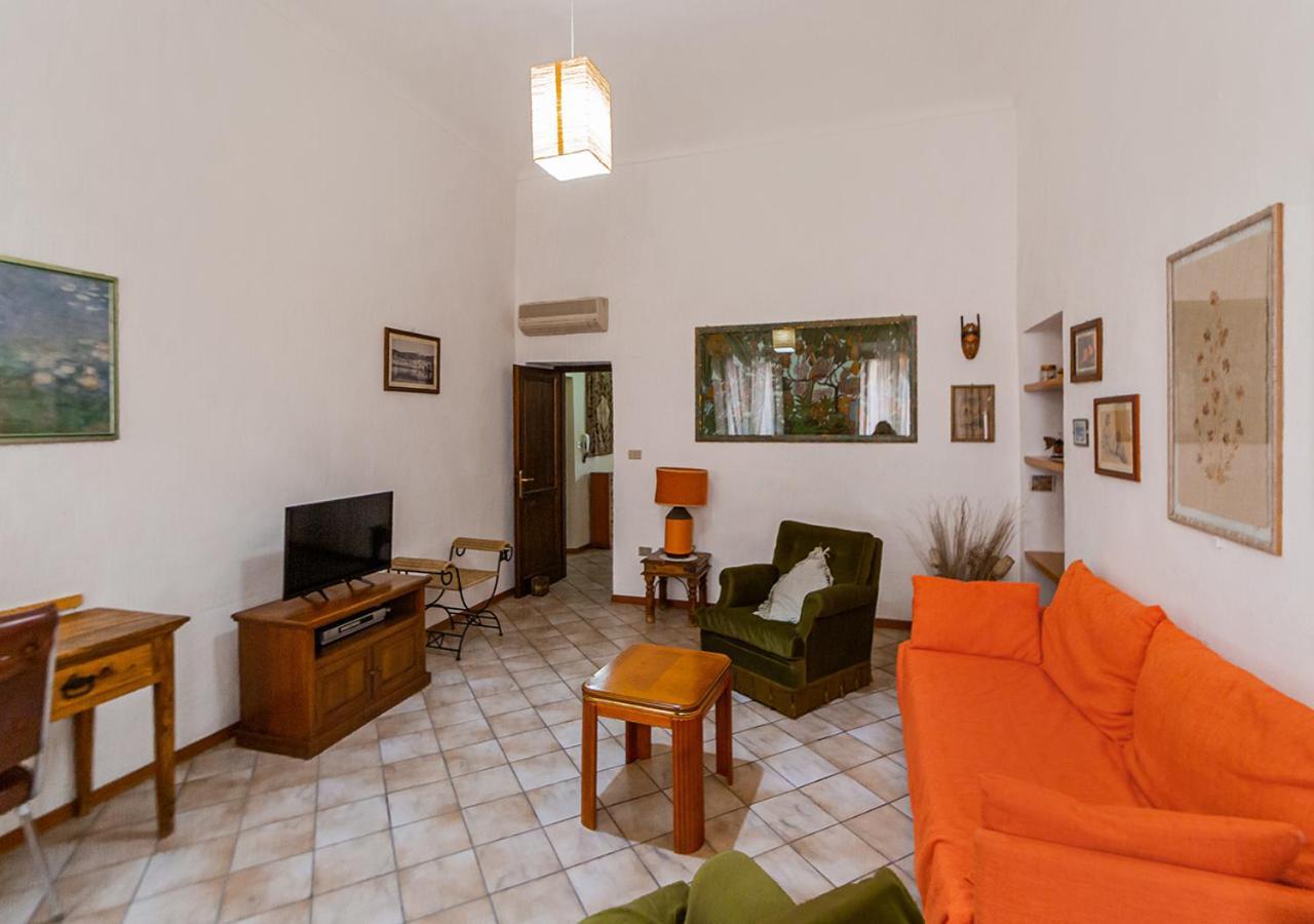 Murphy Holiday Home - Residenza Italia Ла-Маддалена Экстерьер фото